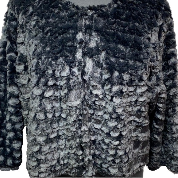 Fluffy Jacket Michelle Lynn - Picture 2 of 4